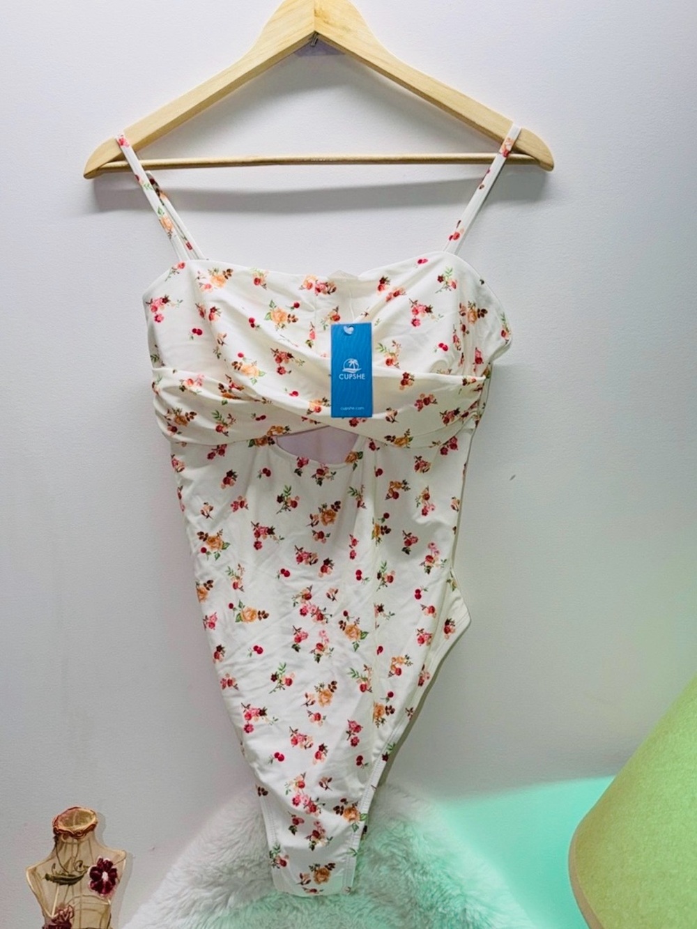 NEW Swimsuit Large Floral White One-Piece  with Sweetheart Neckline 🌺